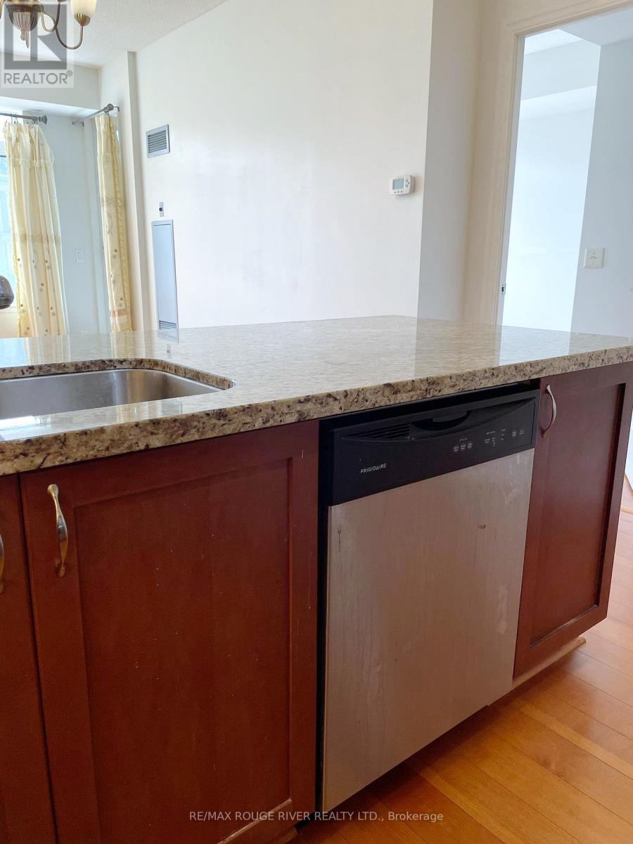 319 - 111 Upper Duke Crescent, Markham, ON - Indoor Photo Showing Kitchen