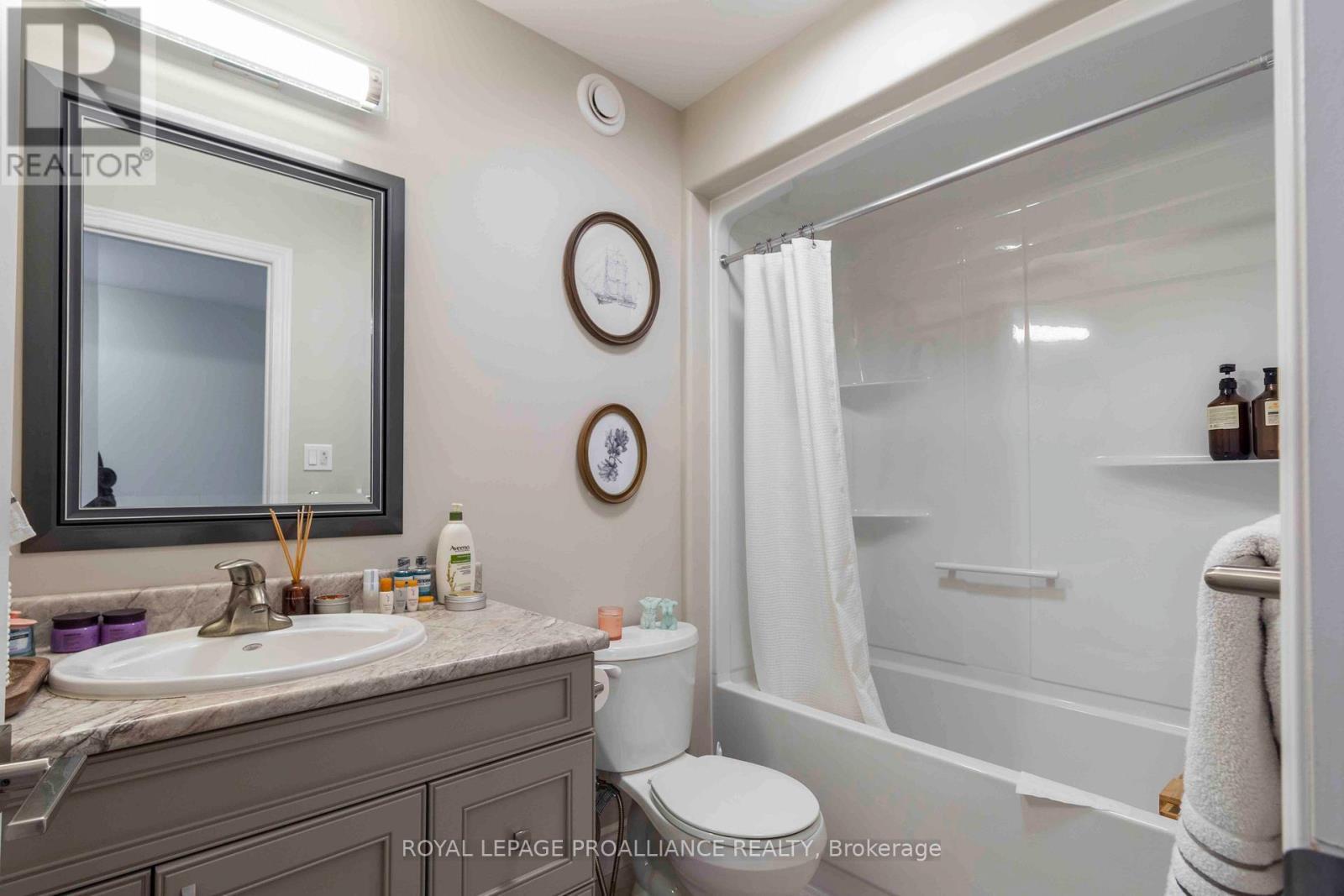 92 Ledgerock Court, Quinte West (Sidney Ward), ON - Indoor Photo Showing Bathroom