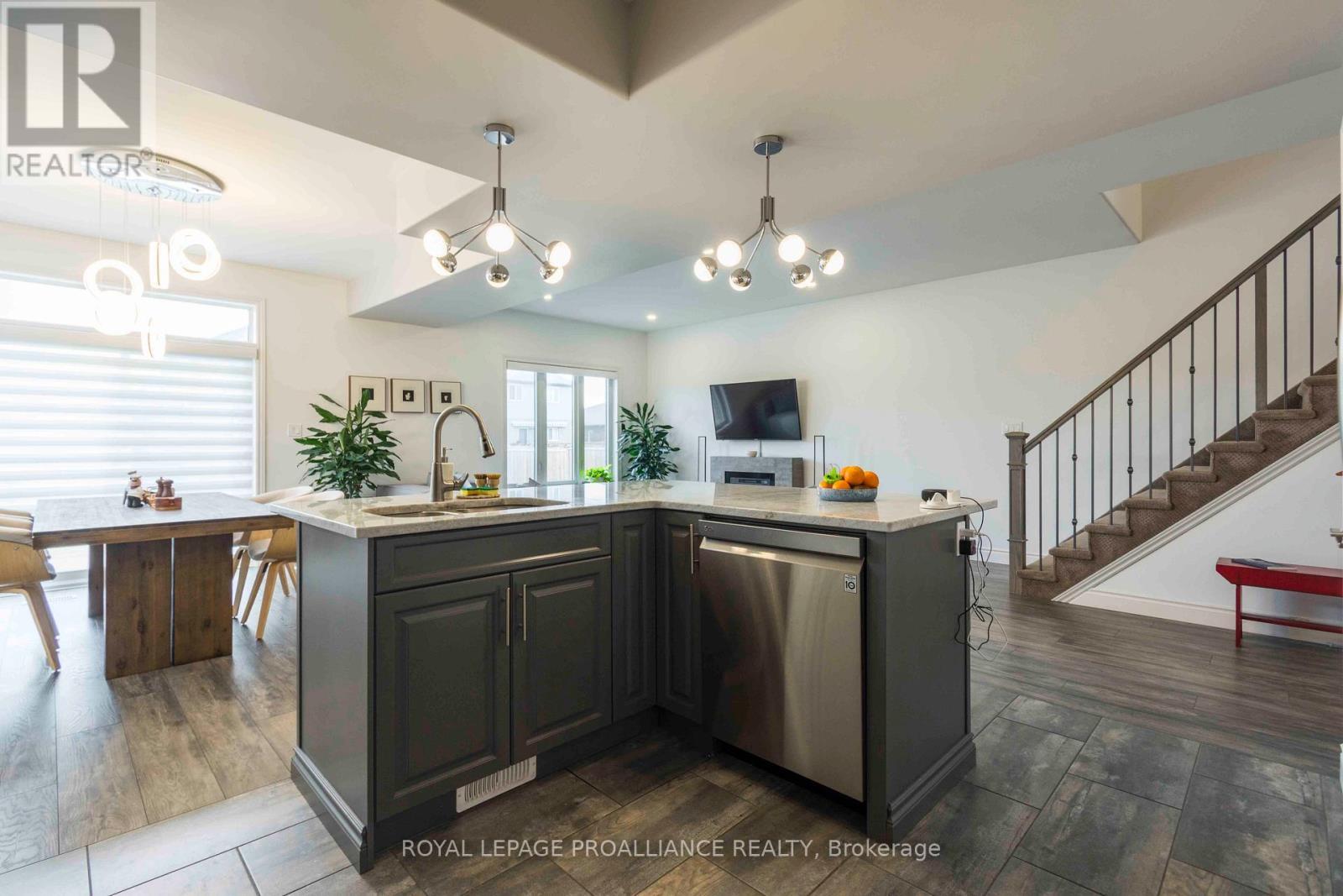 92 Ledgerock Court, Quinte West (Sidney Ward), ON - Indoor Photo Showing Kitchen