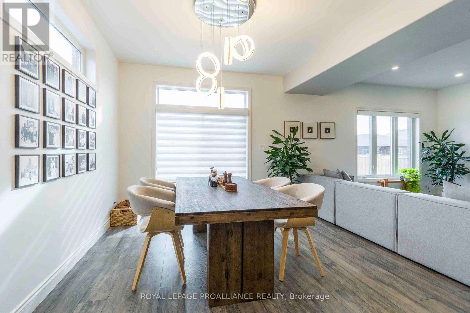 92 Ledgerock Court, Quinte West (Sidney Ward), ON - Indoor Photo Showing Dining Room