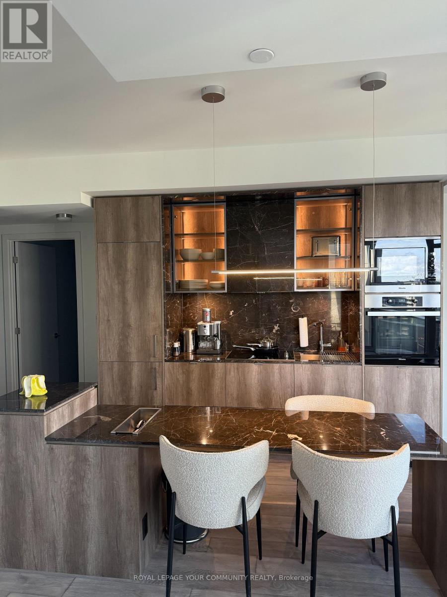 1105 - 11 Yorkville Avenue S, Toronto, ON - Indoor Photo Showing Dining Room