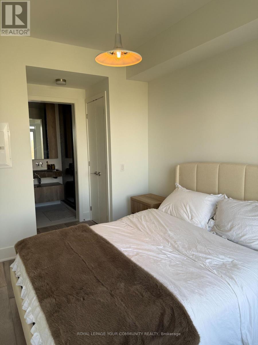 1105 - 11 Yorkville Avenue S, Toronto, ON - Indoor Photo Showing Bedroom