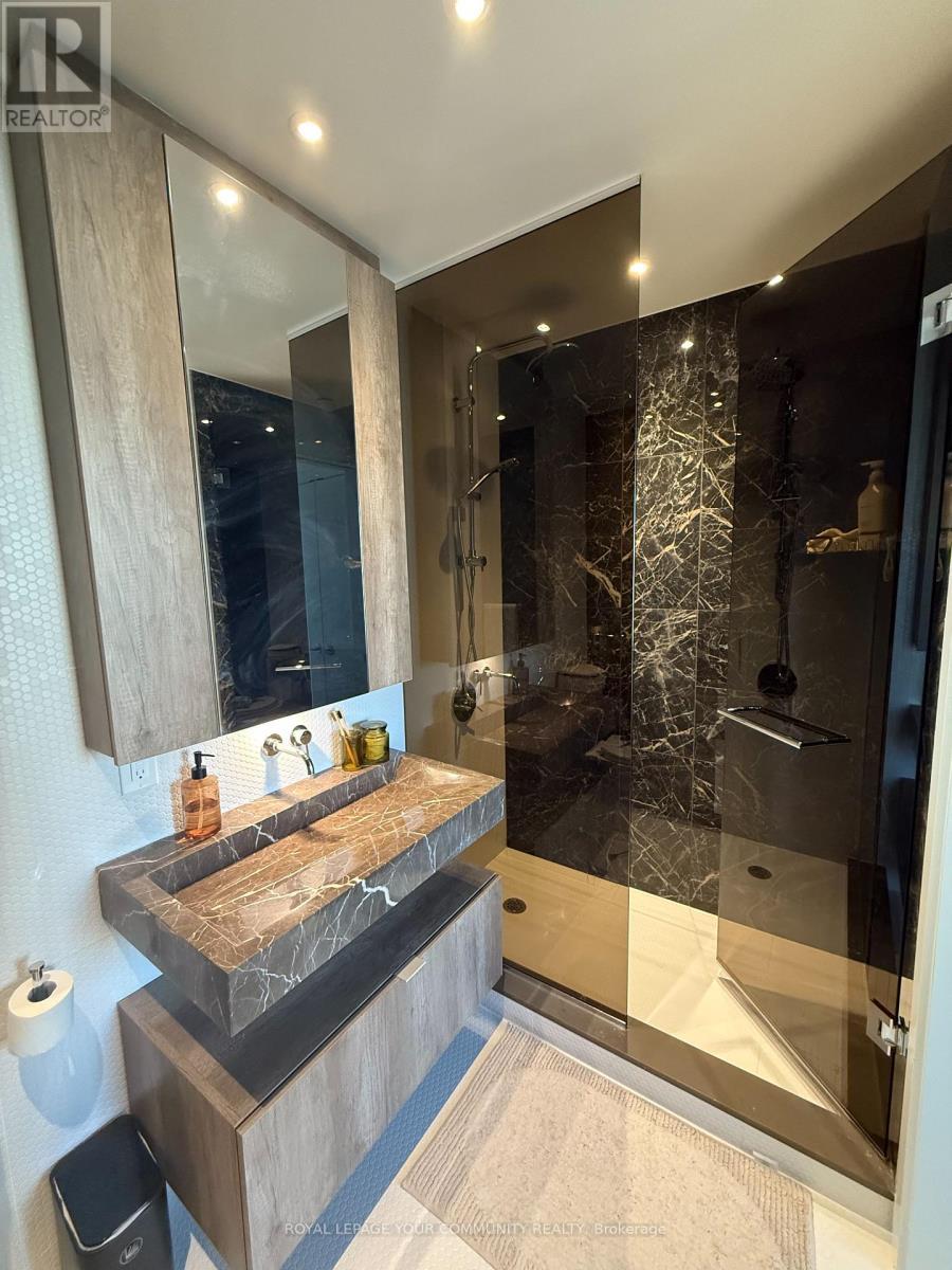 1105 - 11 Yorkville Avenue S, Toronto, ON - Indoor