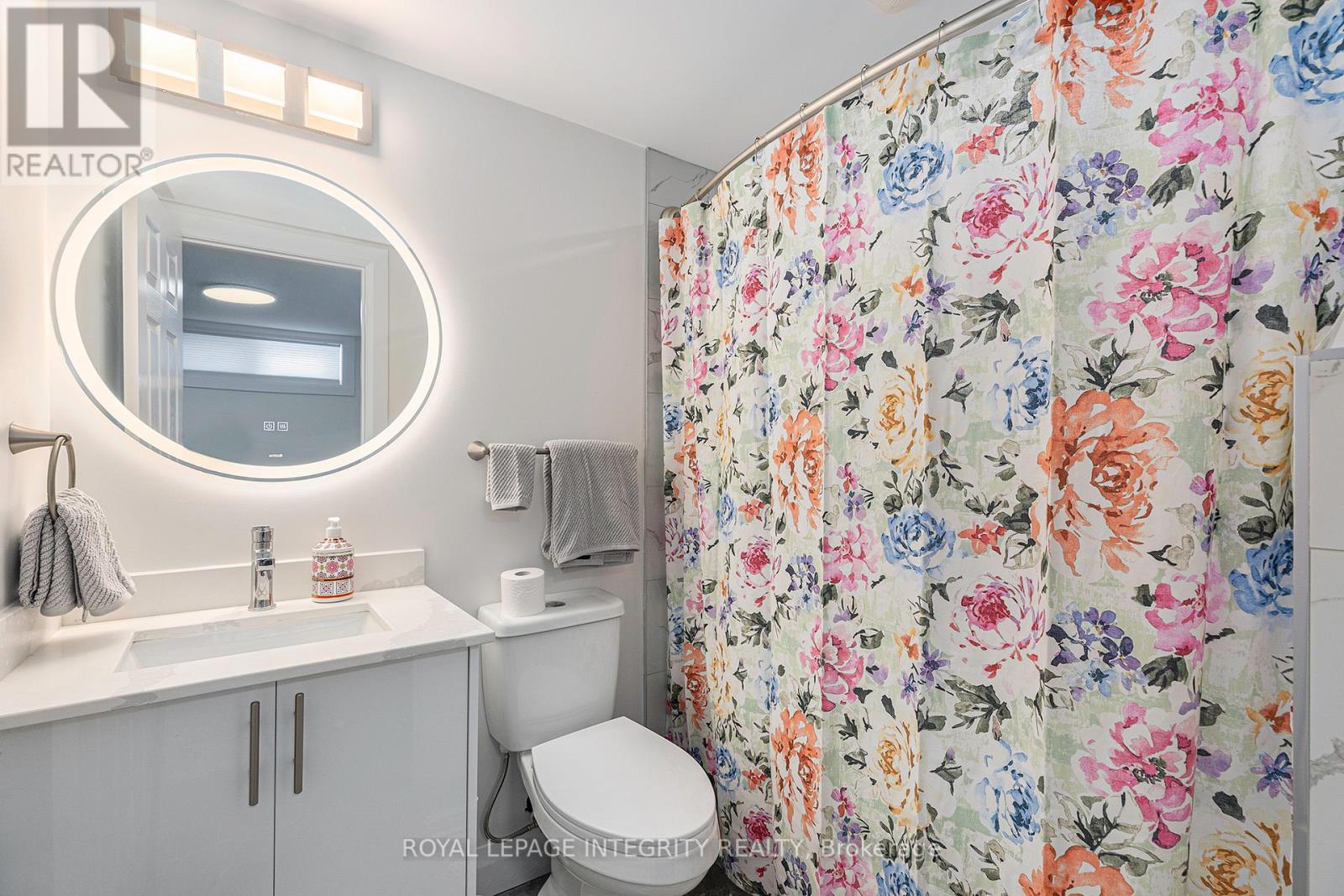 B - 19 Sherry Lane, Ottawa, ON - Indoor Photo Showing Bathroom