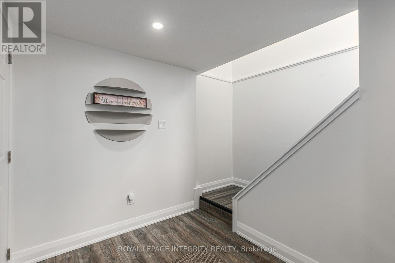 B - 19 Sherry Lane, Ottawa, ON - Indoor Photo Showing Other Room