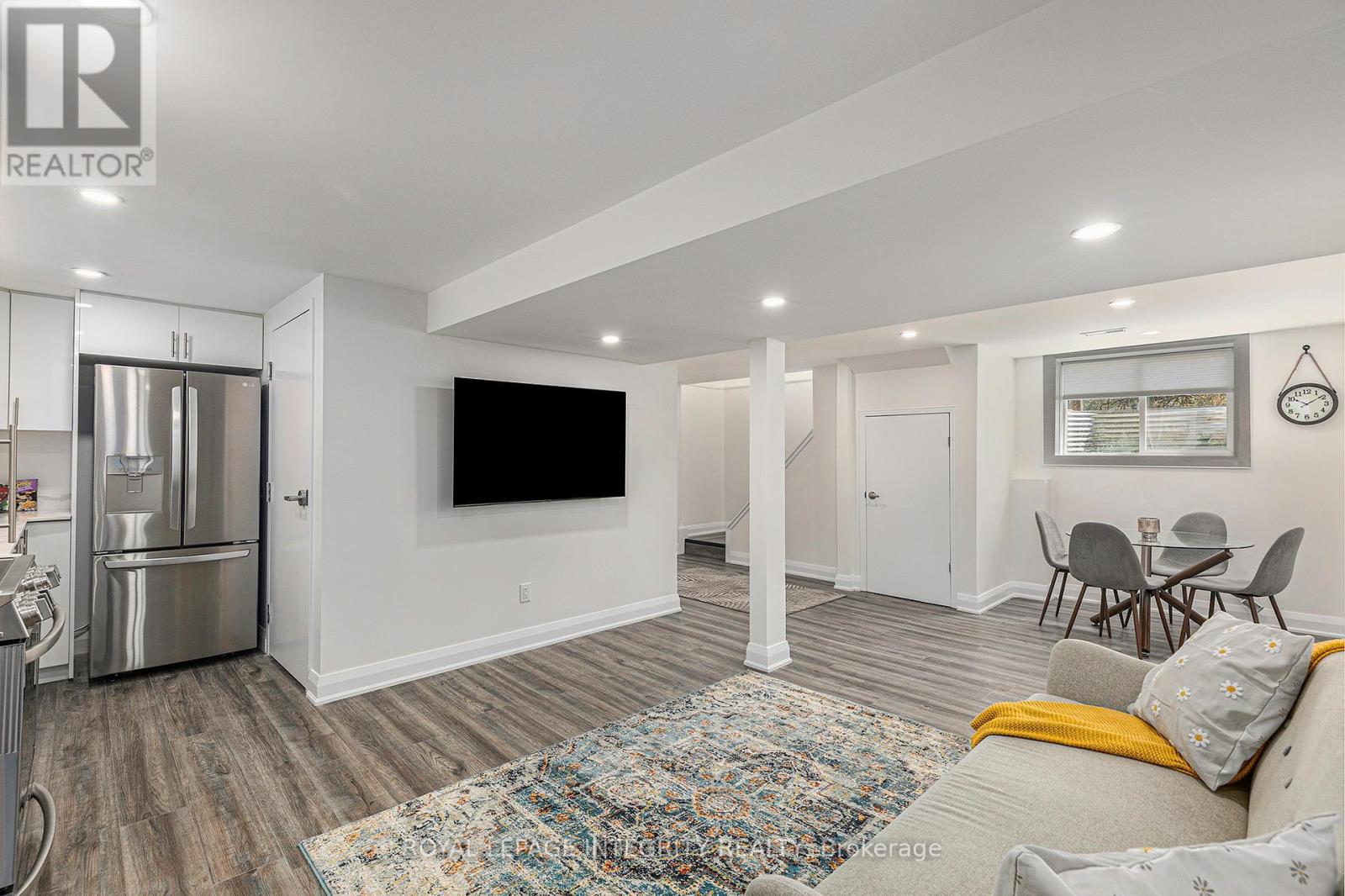 B - 19 Sherry Lane, Ottawa, ON - Indoor