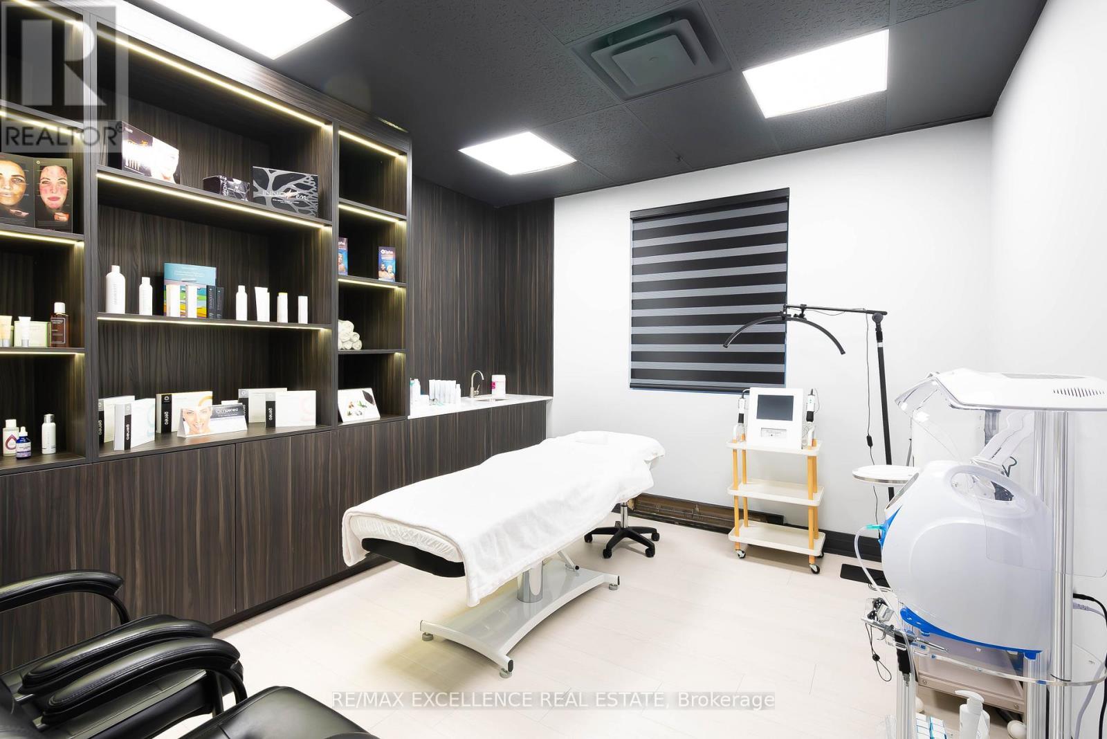 102 - 151 Randall Street, Oakville, ON