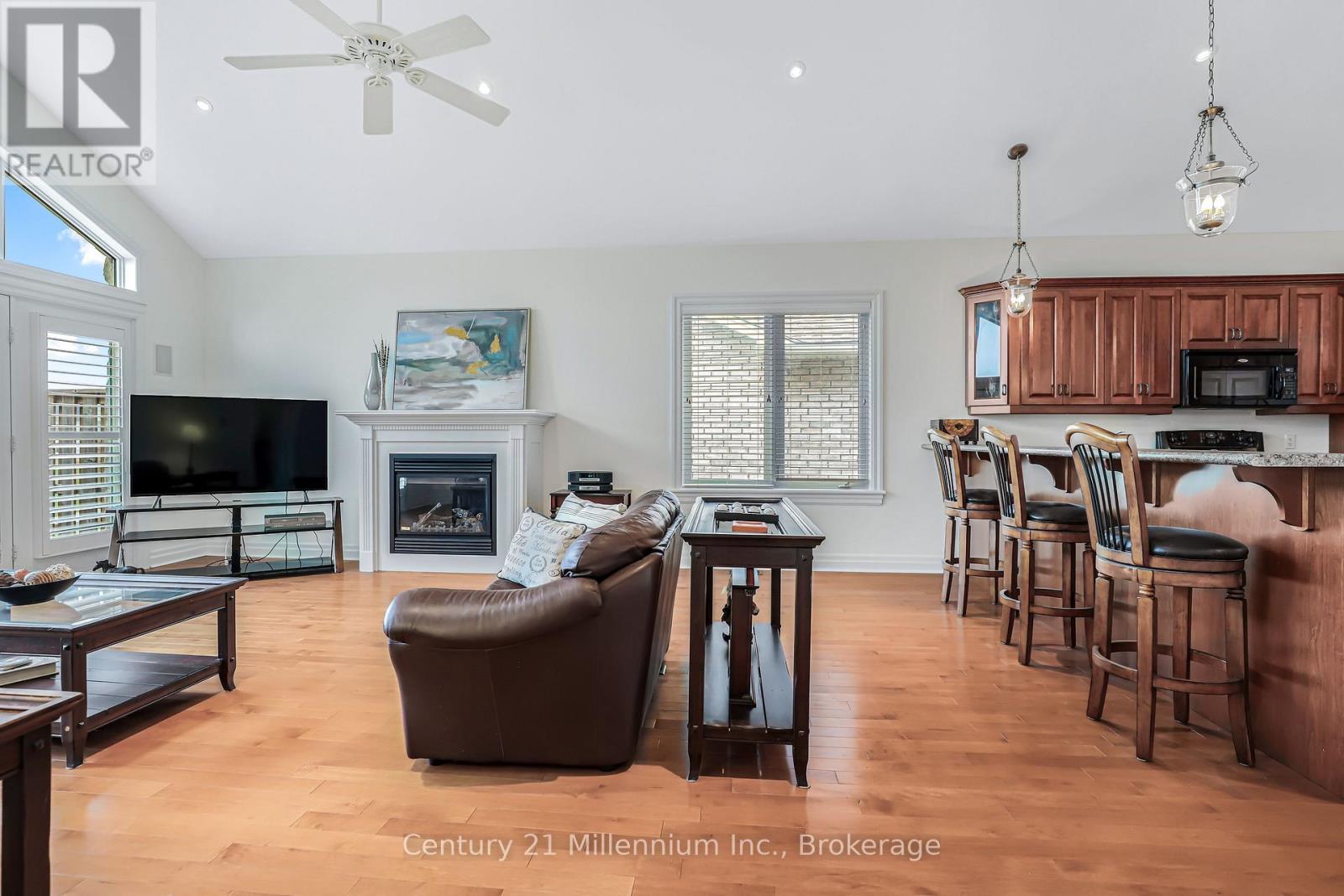 6 Glen Abbey Court, Meaford, ON - Indoor Photo Showing Living Room With Fireplace
