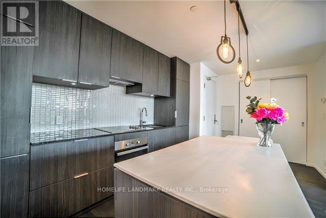 1411 - 5 St Joseph Street, Toronto, ON - Indoor Photo Showing Kitchen