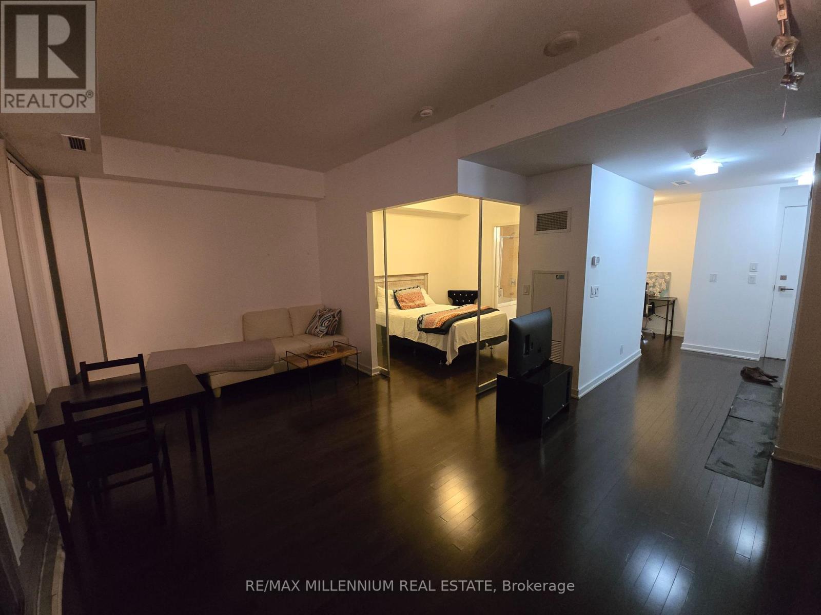 1112 - 14 York Street, Toronto, ON - Indoor