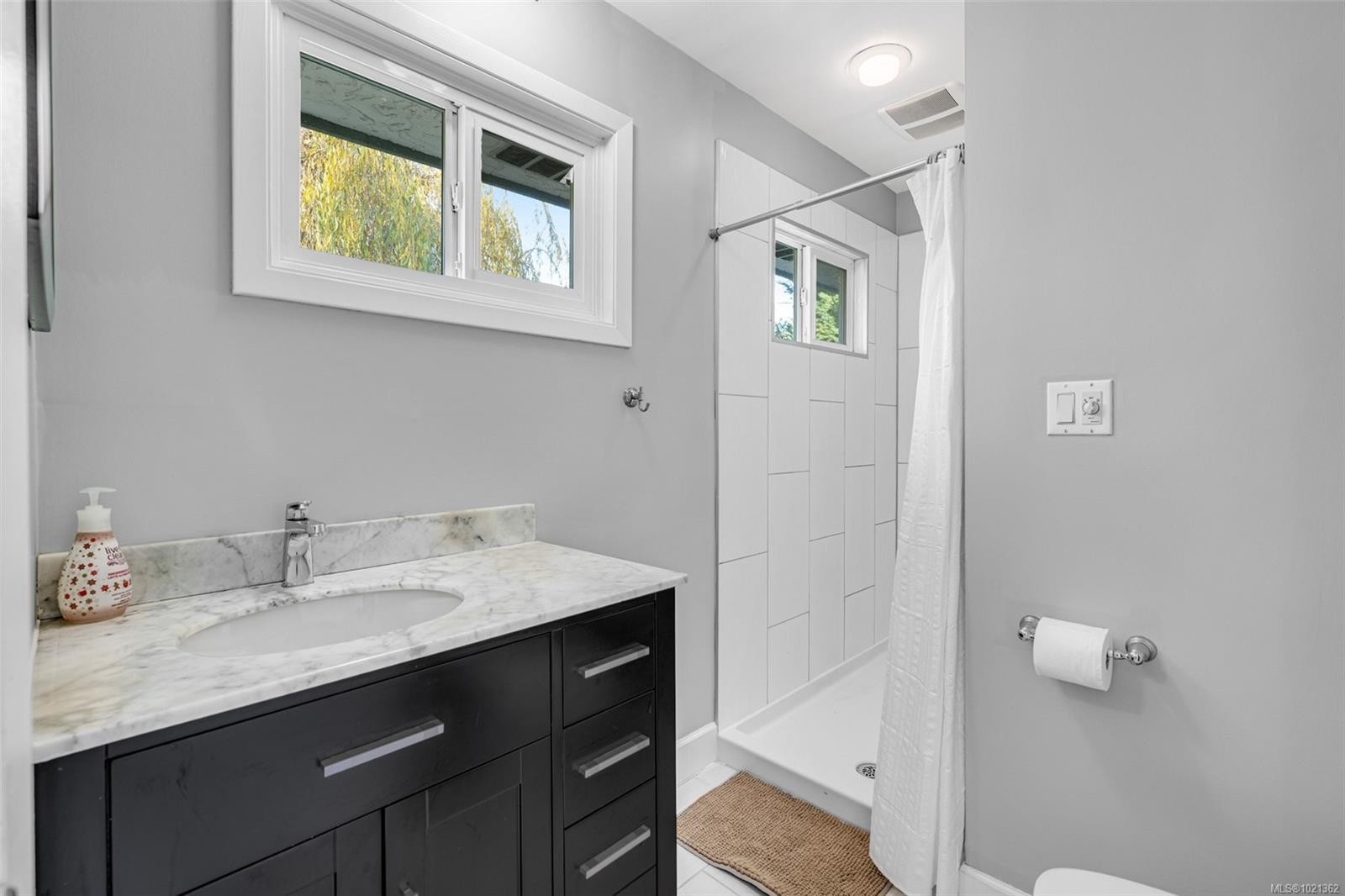 9440 Glenelg Ave, North Saanich, BC