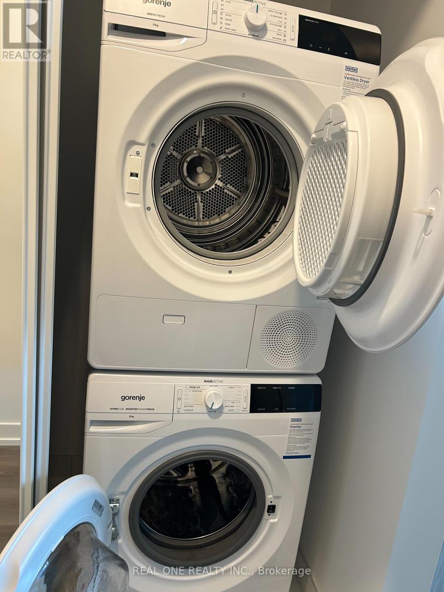 3105 - 225 Commerce Street, Vaughan, ON - Indoor Photo Showing Laundry Room