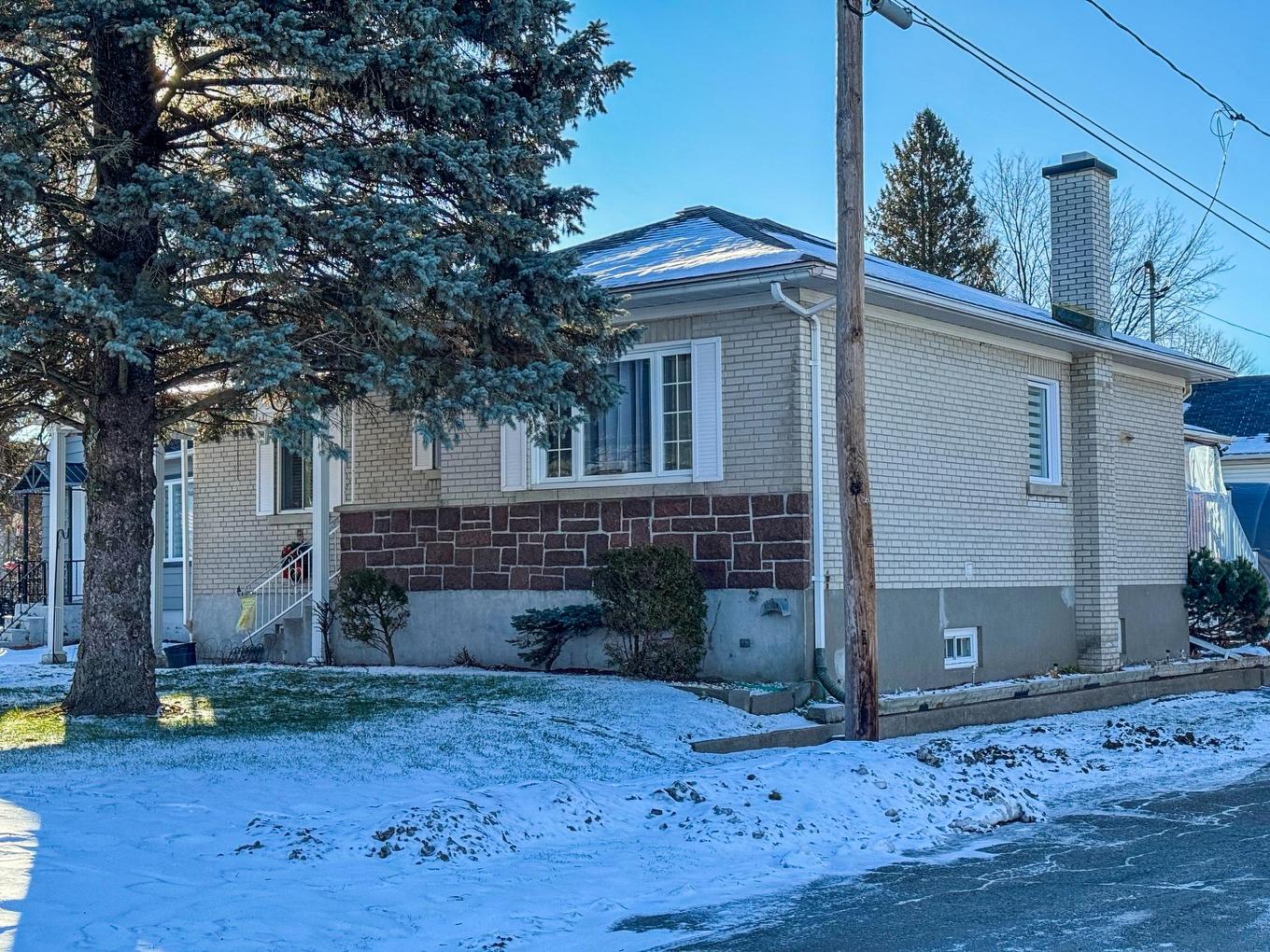 Frontage - 4 Rue Hamelin, Lachute, QC - Outdoor