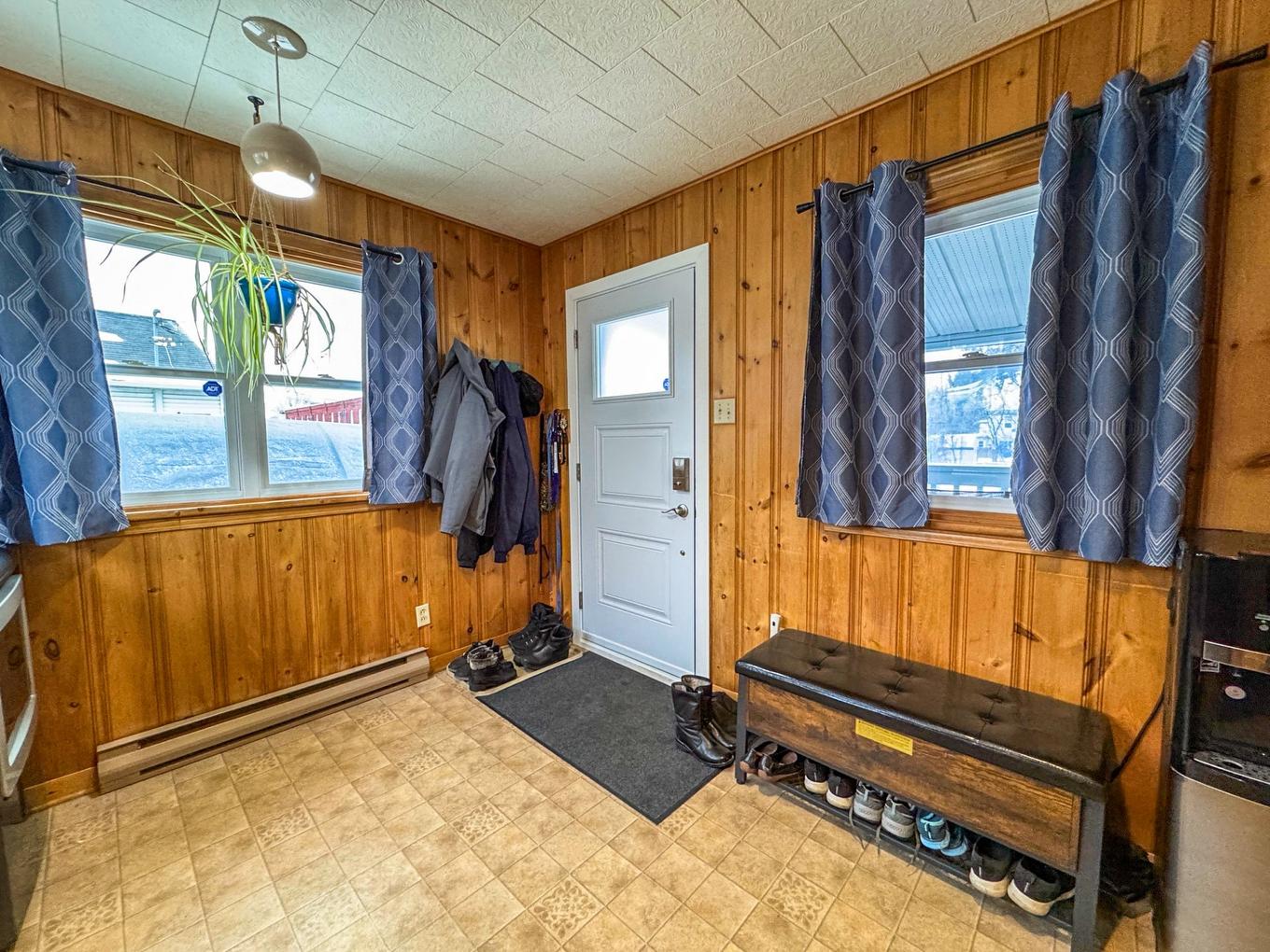 Hall - 4 Rue Hamelin, Lachute, QC - Indoor