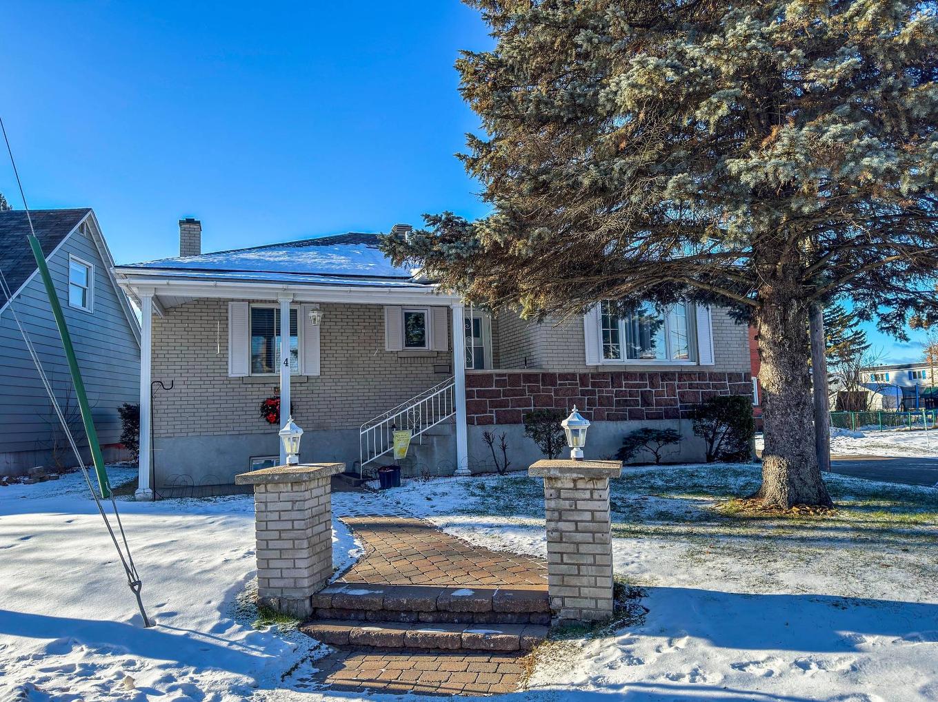 Frontage - 4 Rue Hamelin, Lachute, QC - Outdoor