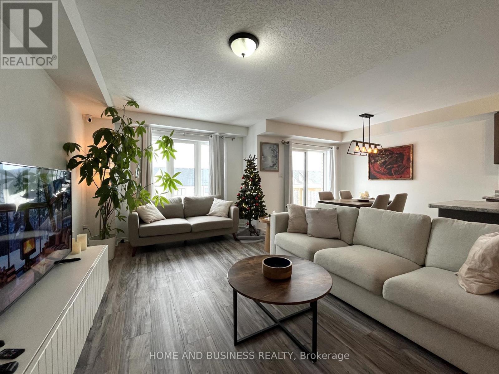 25 Allcroft Court, Hamilton, ON - Indoor Photo Showing Living Room