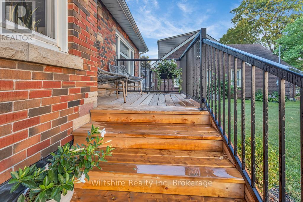 436 Broadway Street, Tillsonburg, ON - Outdoor With Exterior