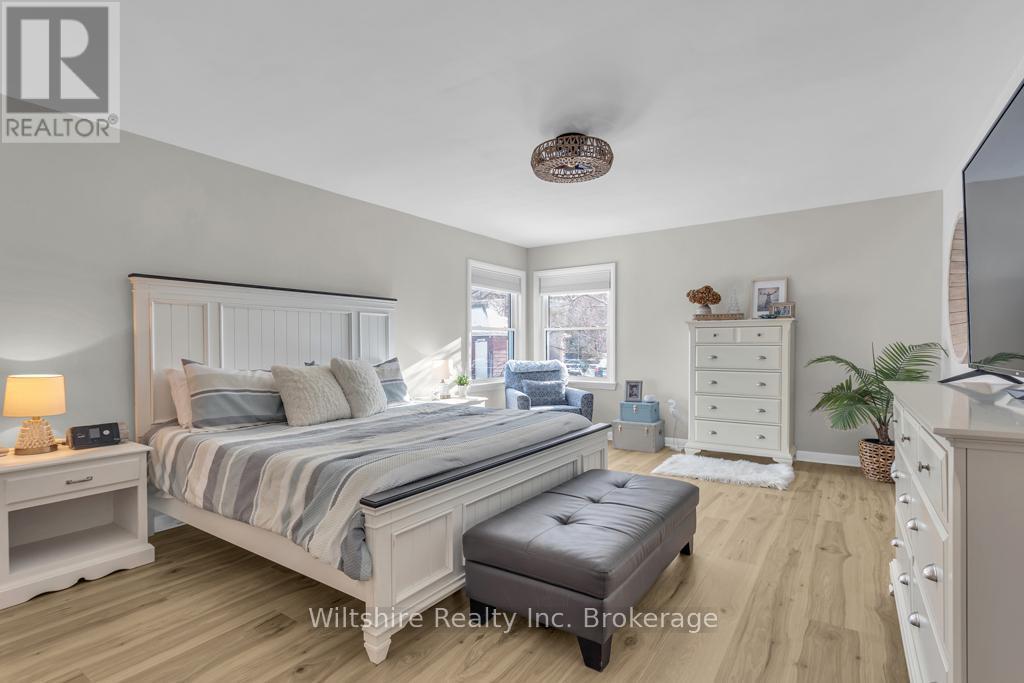 436 Broadway Street, Tillsonburg, ON - Indoor Photo Showing Bedroom