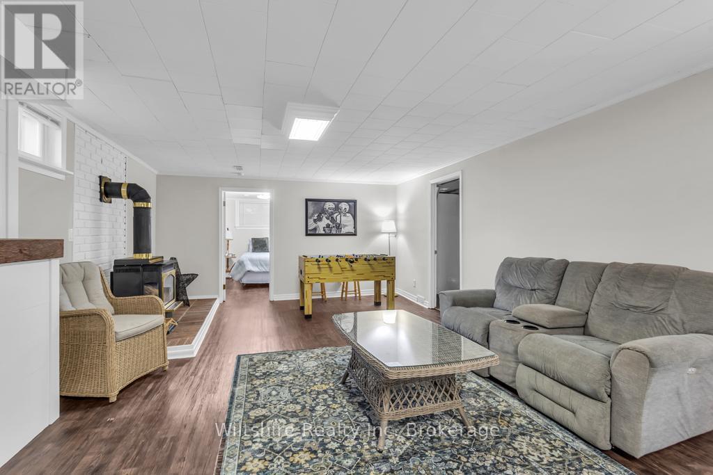436 Broadway Street, Tillsonburg, ON - Indoor Photo Showing Living Room