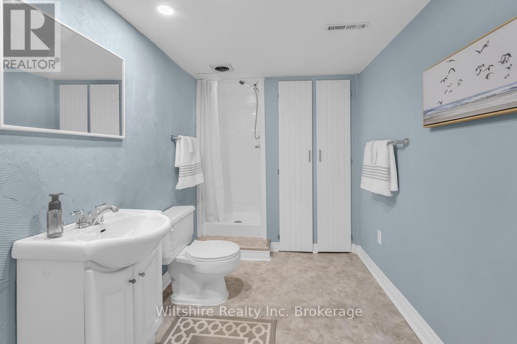 436 Broadway Street, Tillsonburg, ON - Indoor Photo Showing Bathroom