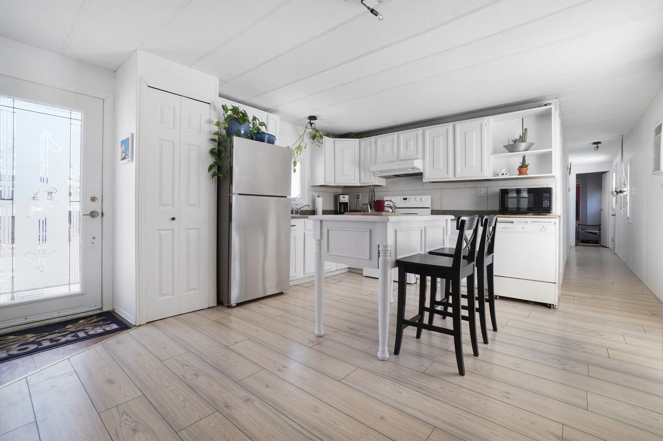 Cuisine - 6 Ch. Du Rivage, Saint-Antoine-Sur-Richelieu, QC - Indoor Photo Showing Kitchen