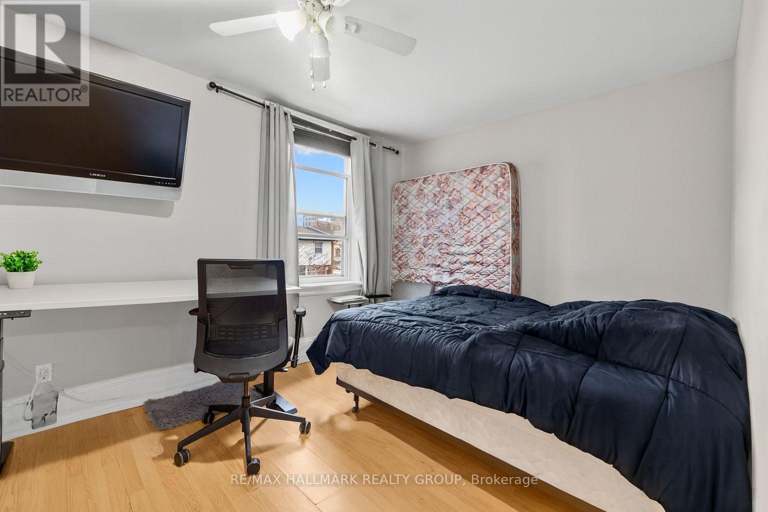 lots of closet space - 132 Beausoleil Drive, Ottawa, ON - Indoor Photo Showing Bedroom