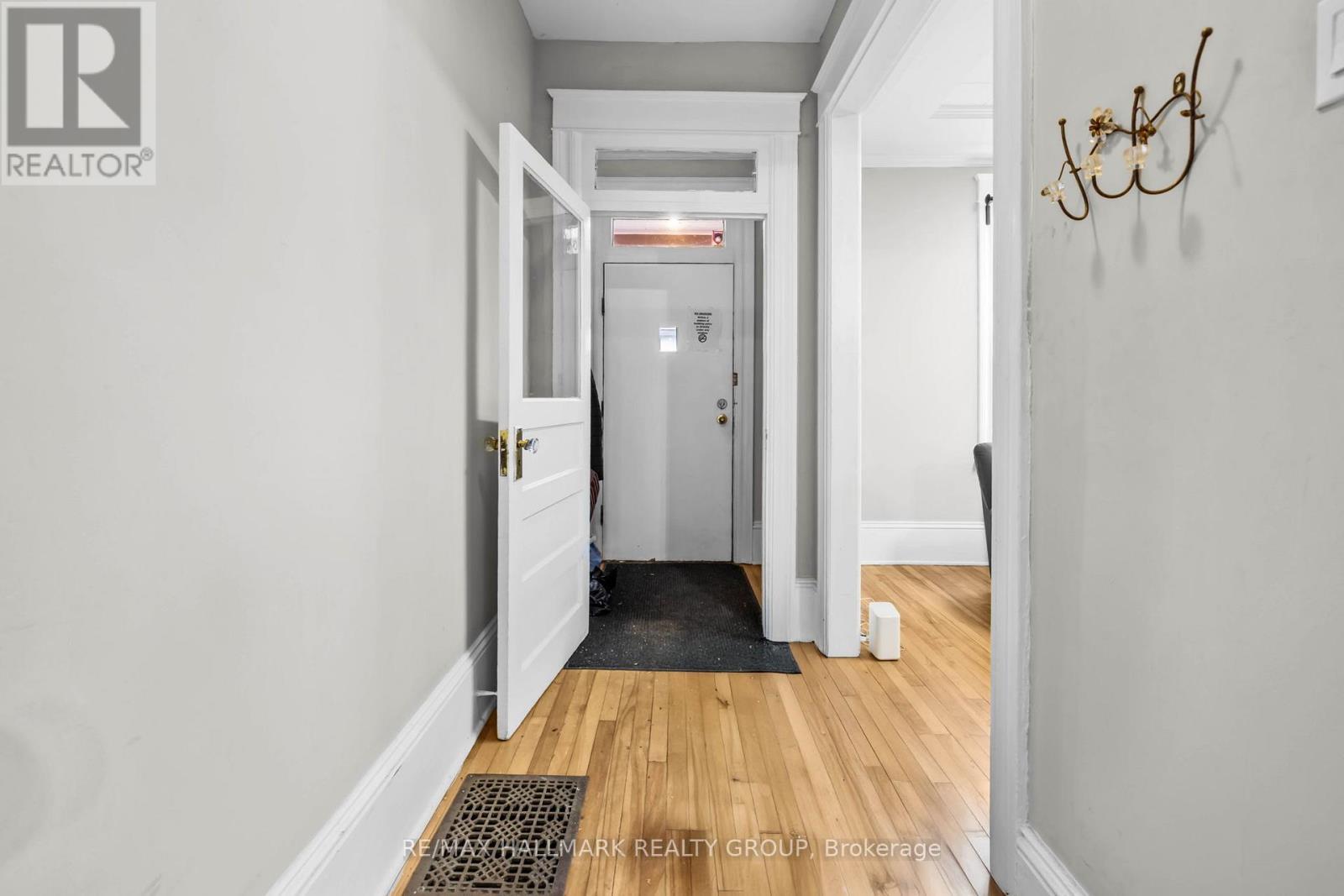 Ceilings - 9+ ft high - LRG and open. To be seen!! - 132 Beausoleil Drive, Ottawa, ON - Indoor Photo Showing Other Room