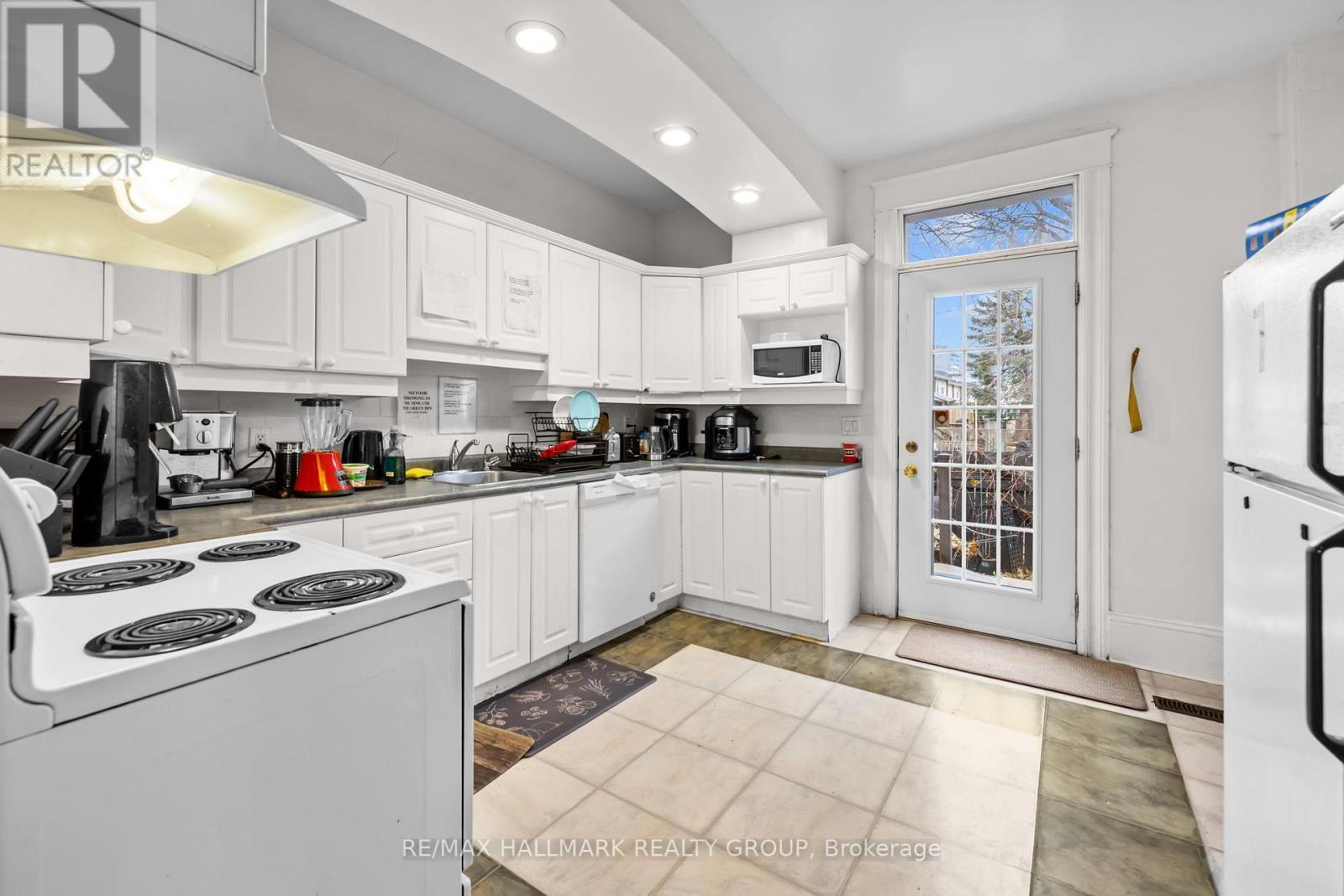 132 Beausoleil Drive, Ottawa, ON - Indoor Photo Showing Kitchen