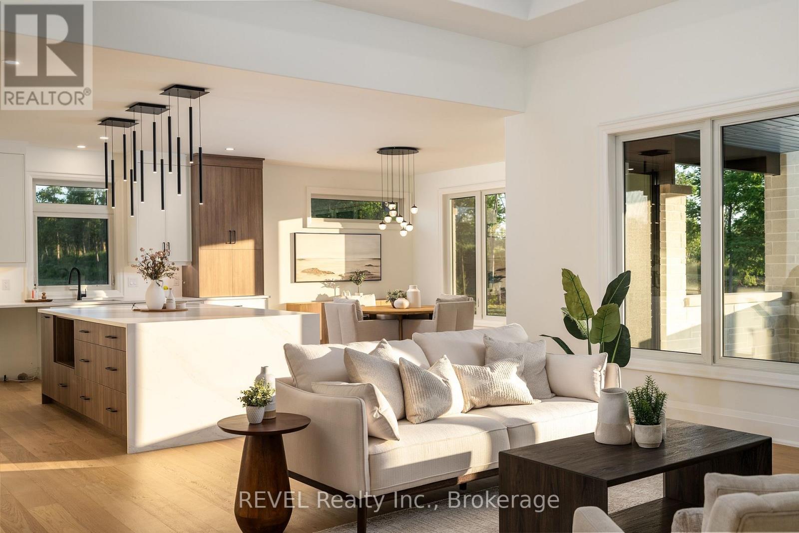 1 Anchor Road, Thorold (Port Robinson), ON - Indoor Photo Showing Living Room