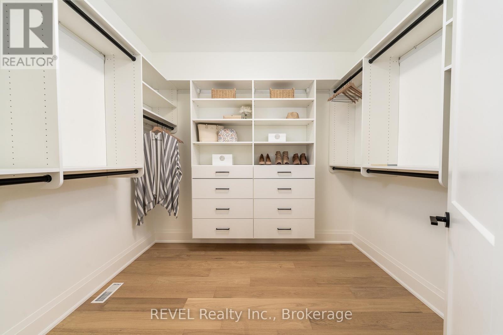 1 Anchor Road, Thorold (Port Robinson), ON - Indoor With Storage