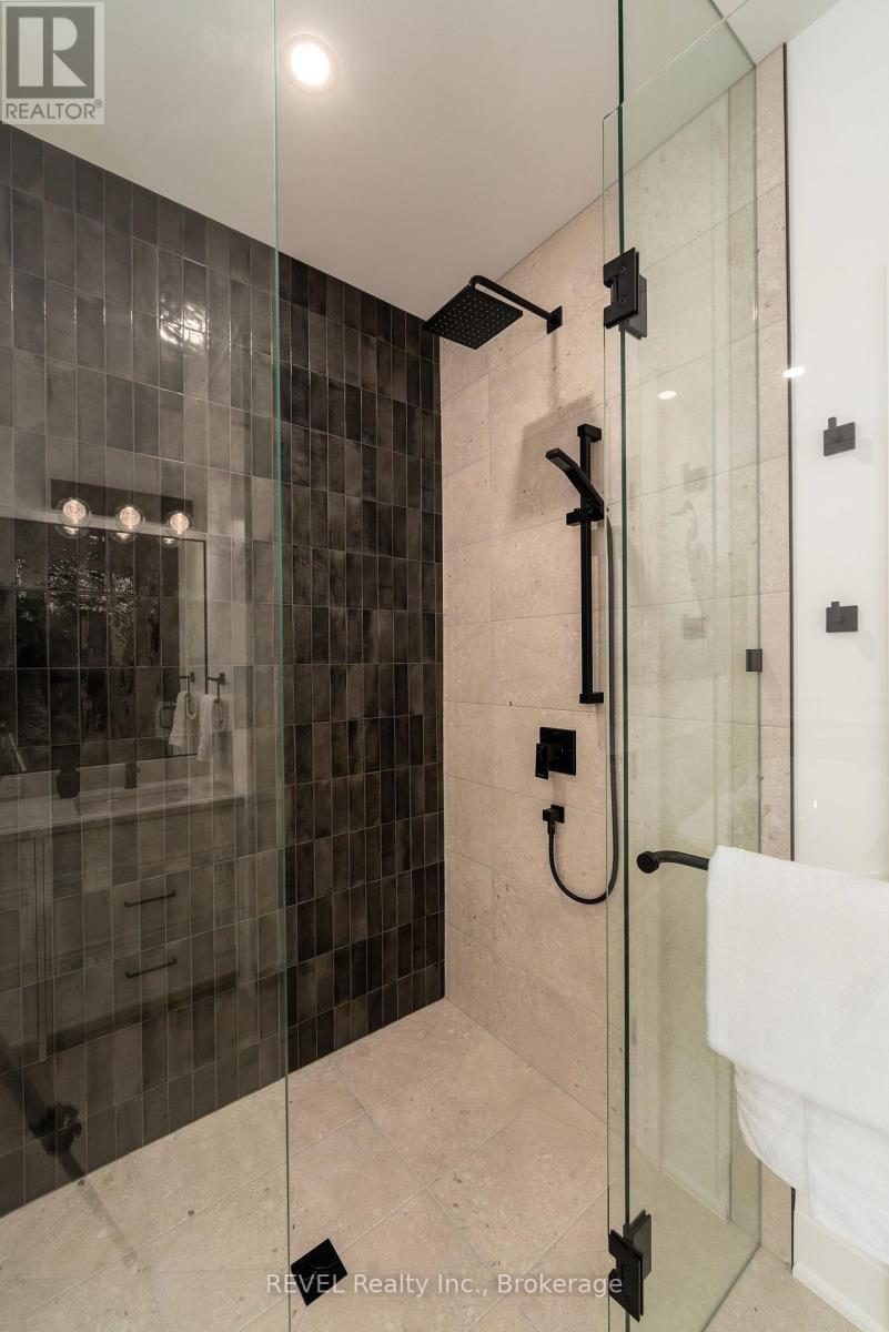 1 Anchor Road, Thorold (Port Robinson), ON - Indoor Photo Showing Bathroom