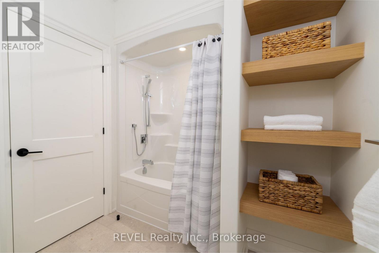 1 Anchor Road, Thorold (Port Robinson), ON - Indoor Photo Showing Bathroom