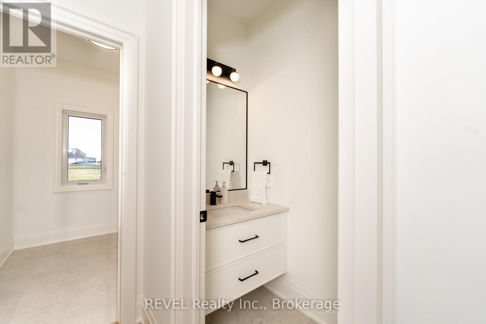 1 Anchor Road, Thorold (Port Robinson), ON - Indoor Photo Showing Bathroom