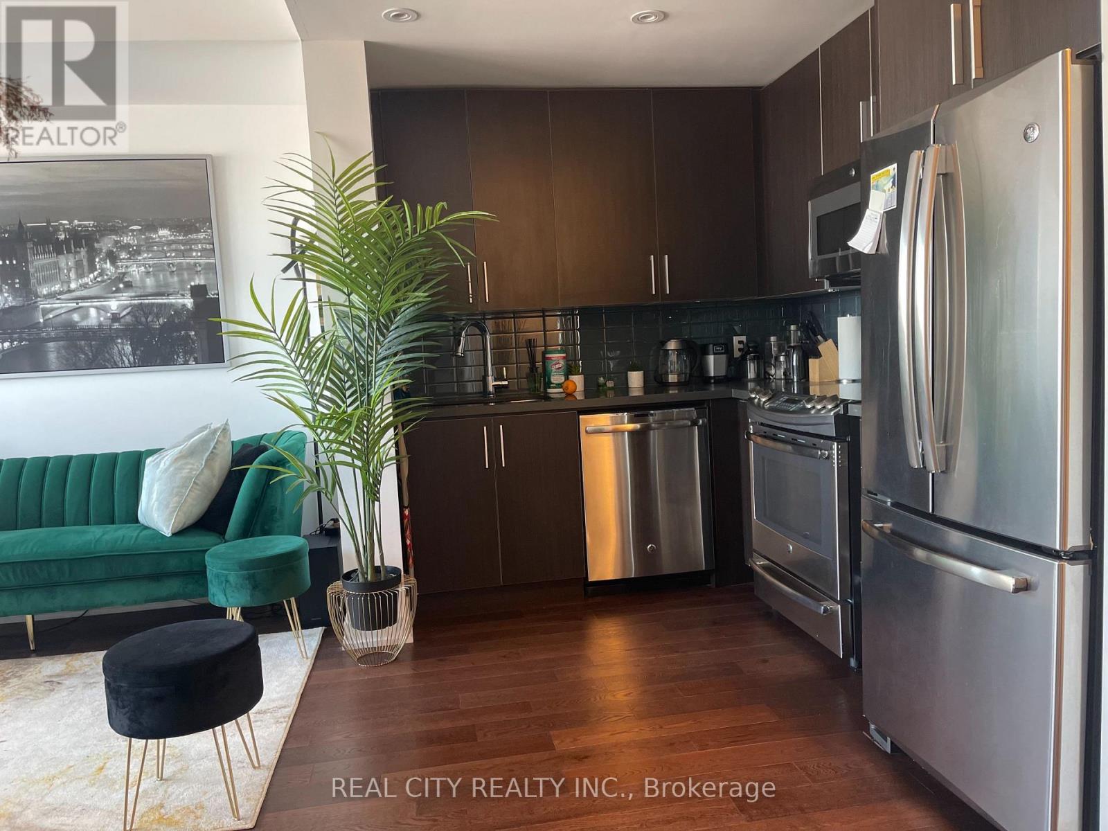 4309 - 2212 Lakeshore Boulevard W, Toronto, ON - Indoor Photo Showing Kitchen