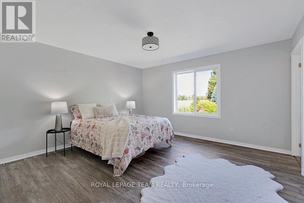 712 Hyndman Road, Edwardsburgh/Cardinal, ON - Indoor Photo Showing Bedroom