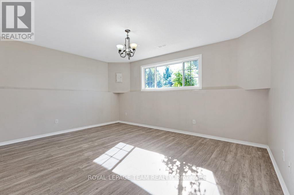 712 Hyndman Road, Edwardsburgh/Cardinal, ON - Indoor Photo Showing Other Room