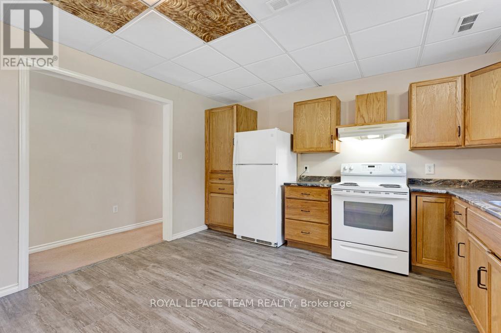 712 Hyndman Road, Edwardsburgh/Cardinal, ON - Indoor Photo Showing Kitchen