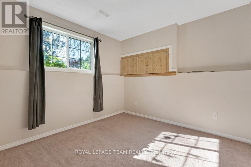 712 Hyndman Road, Edwardsburgh/Cardinal, ON - Indoor Photo Showing Other Room