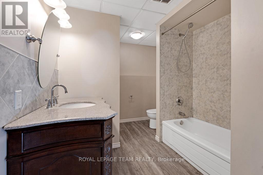 712 Hyndman Road, Edwardsburgh/Cardinal, ON - Indoor Photo Showing Bathroom