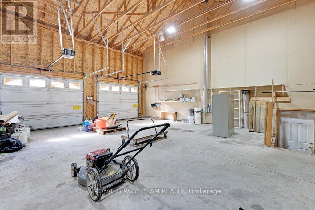 712 Hyndman Road, Edwardsburgh/Cardinal, ON - Indoor Photo Showing Garage