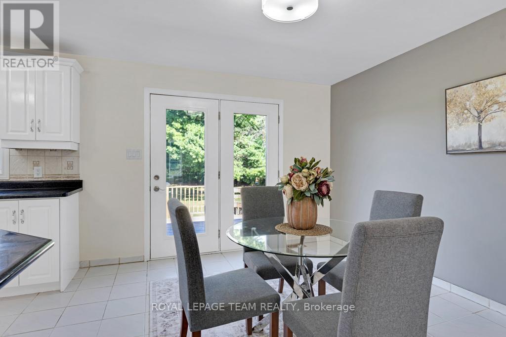 712 Hyndman Road, Edwardsburgh/Cardinal, ON - Indoor Photo Showing Dining Room