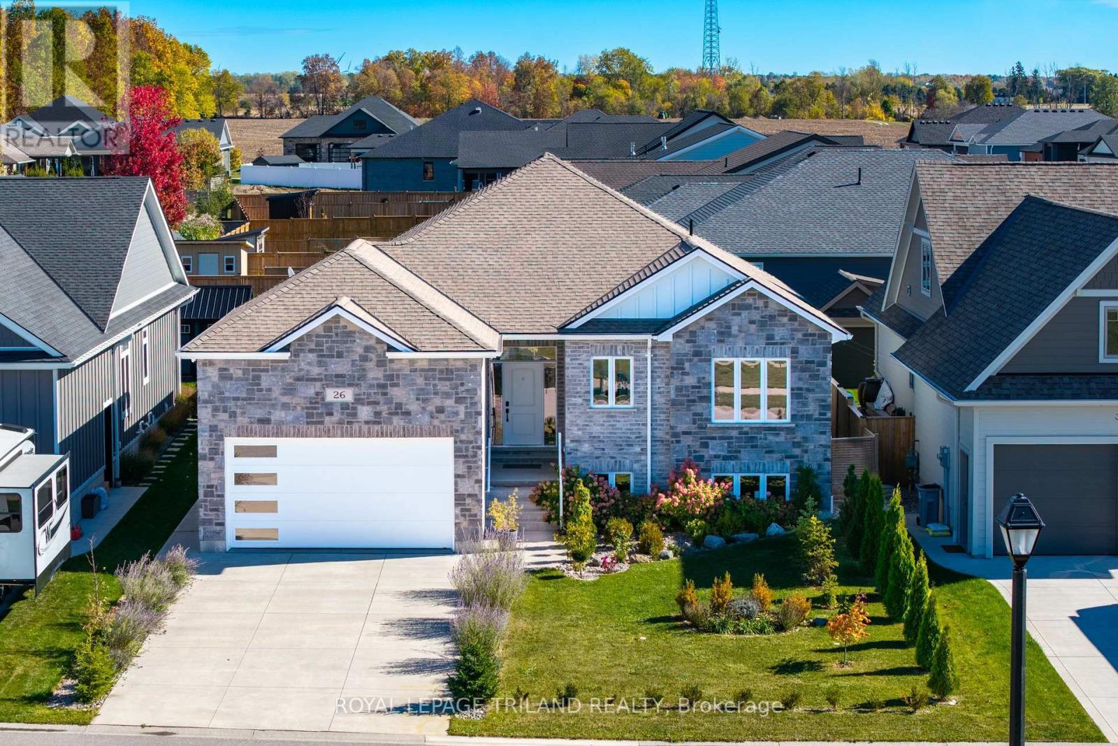 Stellar curb appeal on this one! - 26 Tattersall Lane, Lambton Shores (Grand Bend), ON - Outdoor With Facade