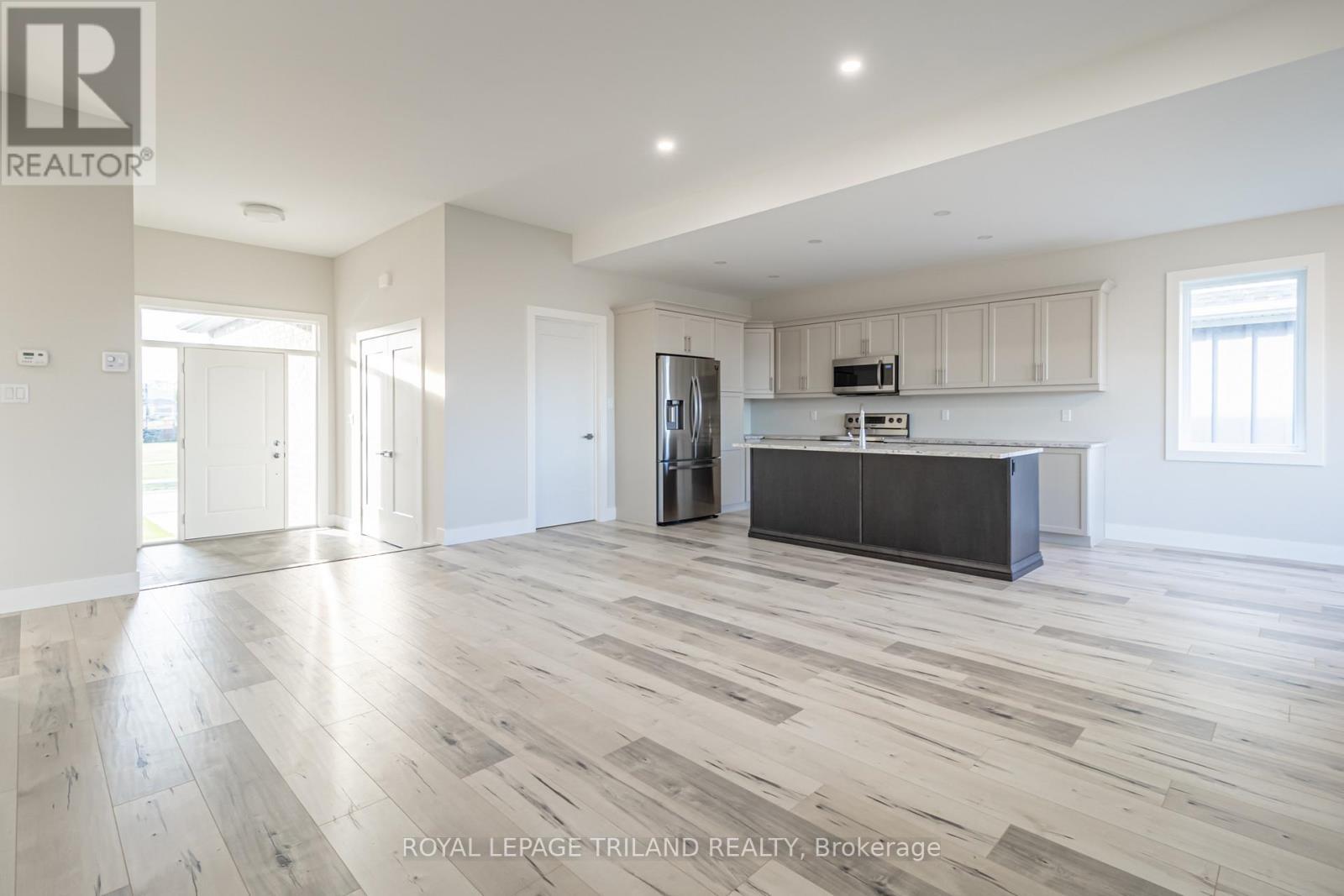 Foyer leads to large & bright open living space - 26 Tattersall Lane, Lambton Shores (Grand Bend), ON - Indoor
