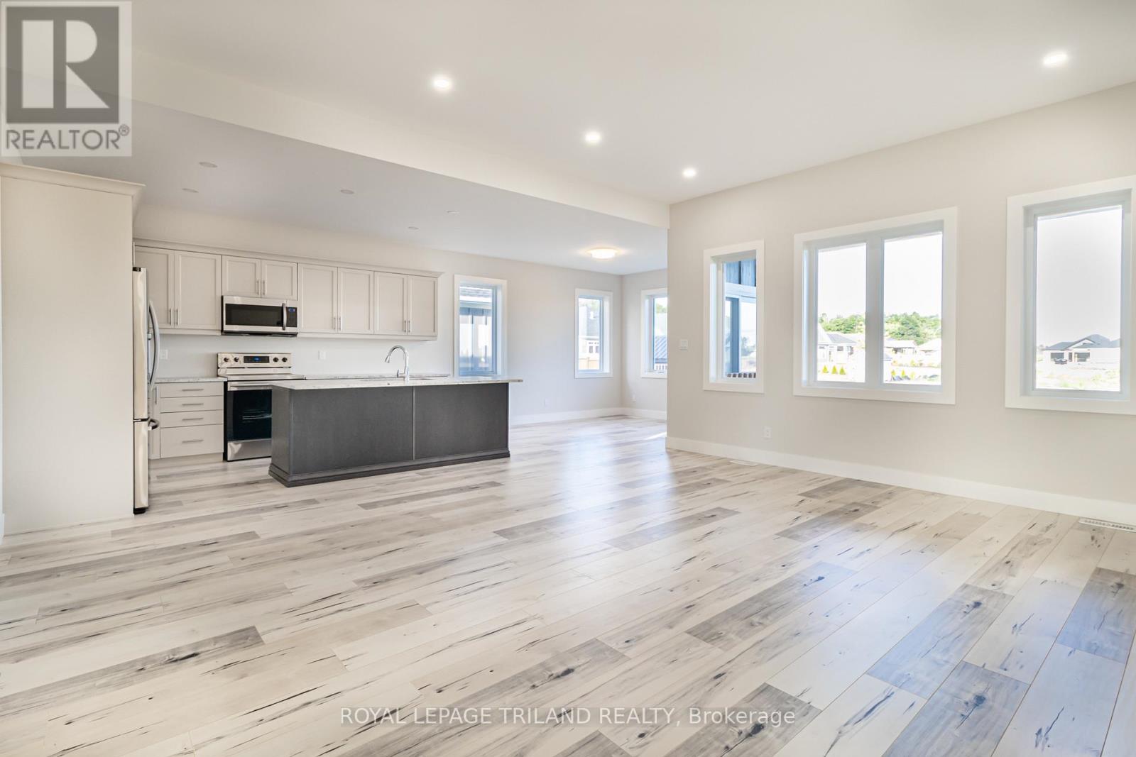 All below 9 ft ceilings + tray ceiling features - 26 Tattersall Lane, Lambton Shores (Grand Bend), ON - Indoor Photo Showing Kitchen