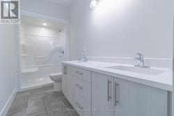 Spacious ensuite bath off master bedroom -