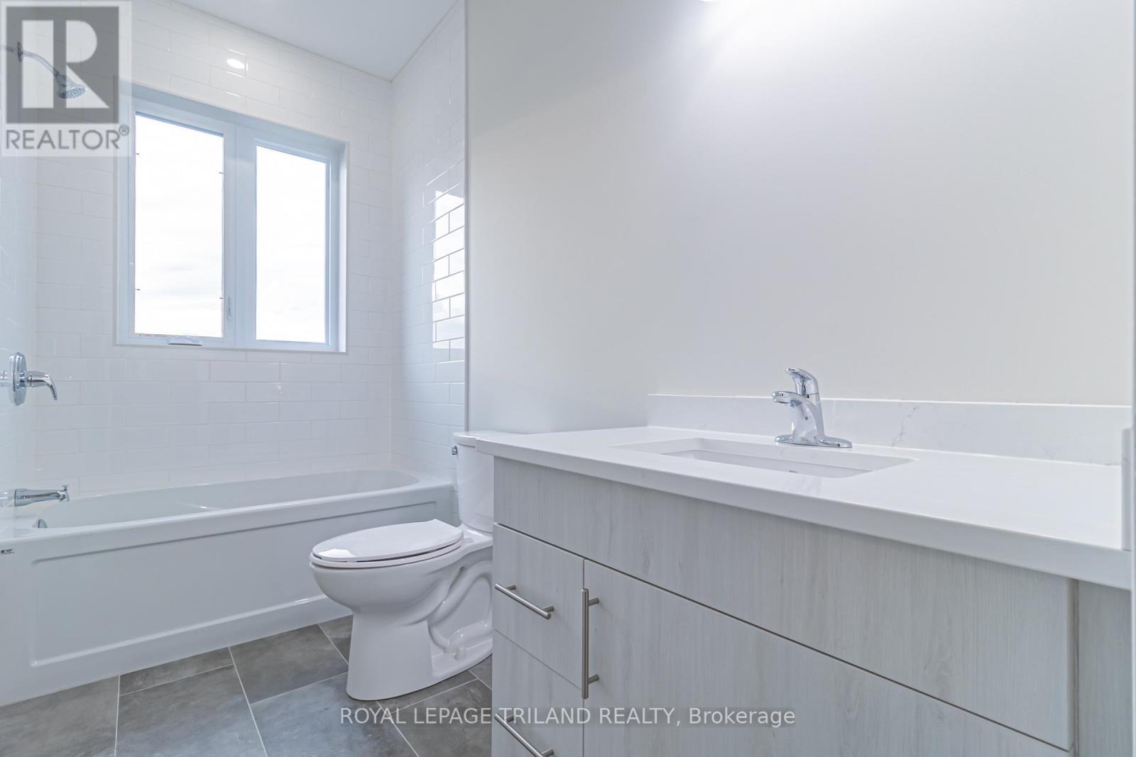 2nd full bathroom on main level - 26 Tattersall Lane, Lambton Shores (Grand Bend), ON - Indoor Photo Showing Bathroom