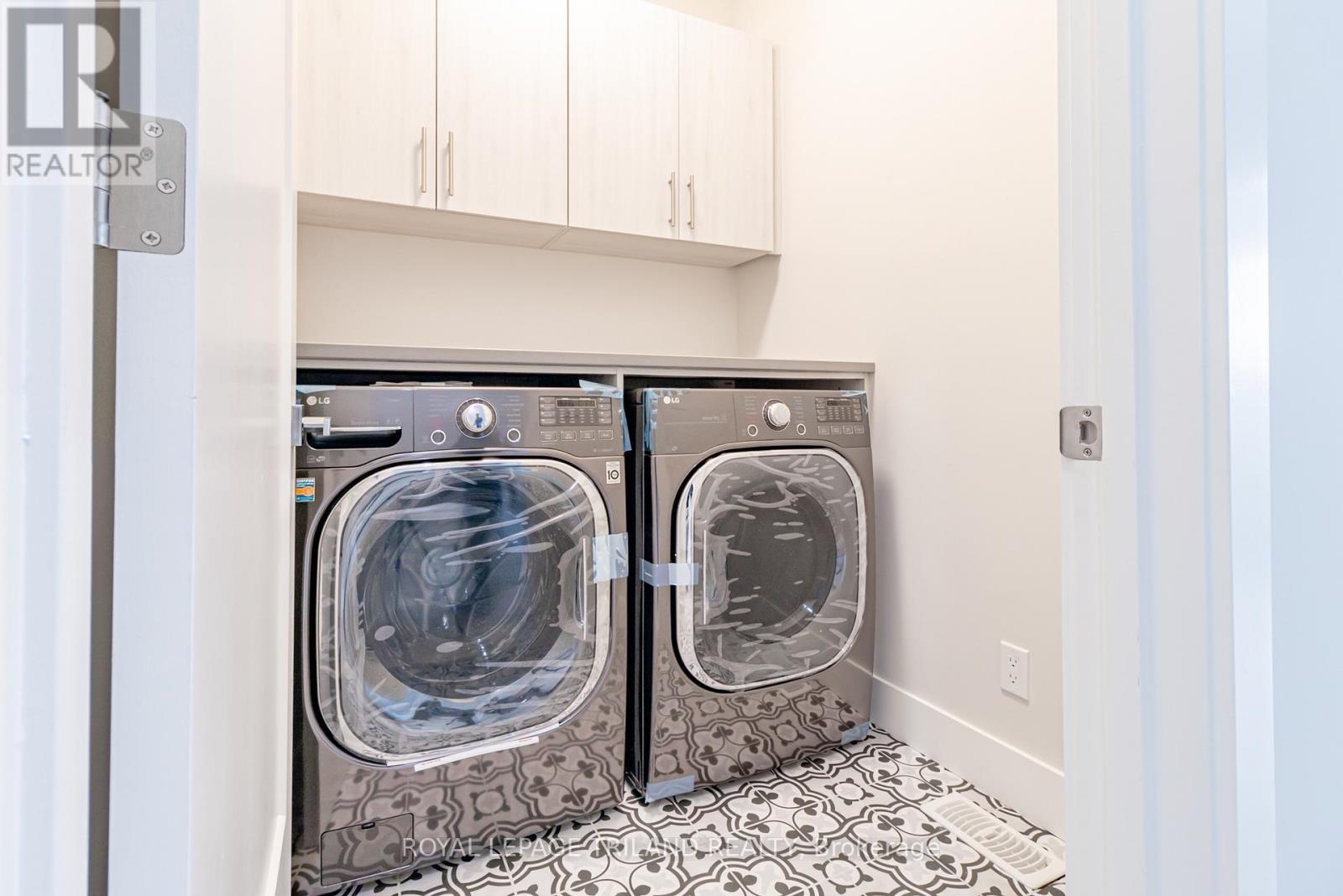 Main level laundry - 26 Tattersall Lane, Lambton Shores (Grand Bend), ON - Indoor Photo Showing Laundry Room