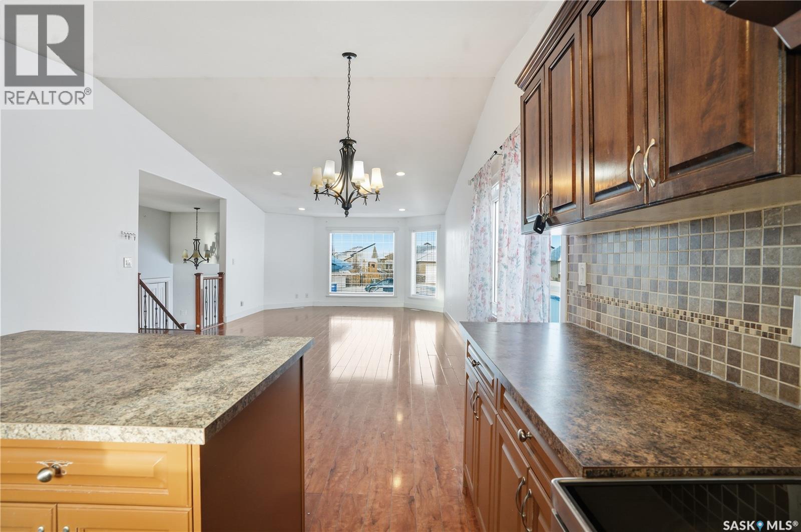 339 West Hampton Boulevard, Saskatoon, SK - Indoor Photo Showing Kitchen