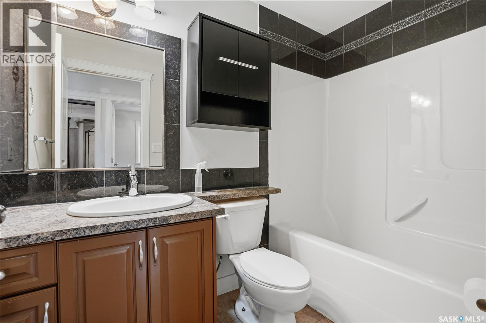 339 West Hampton Boulevard, Saskatoon, SK - Indoor Photo Showing Bathroom
