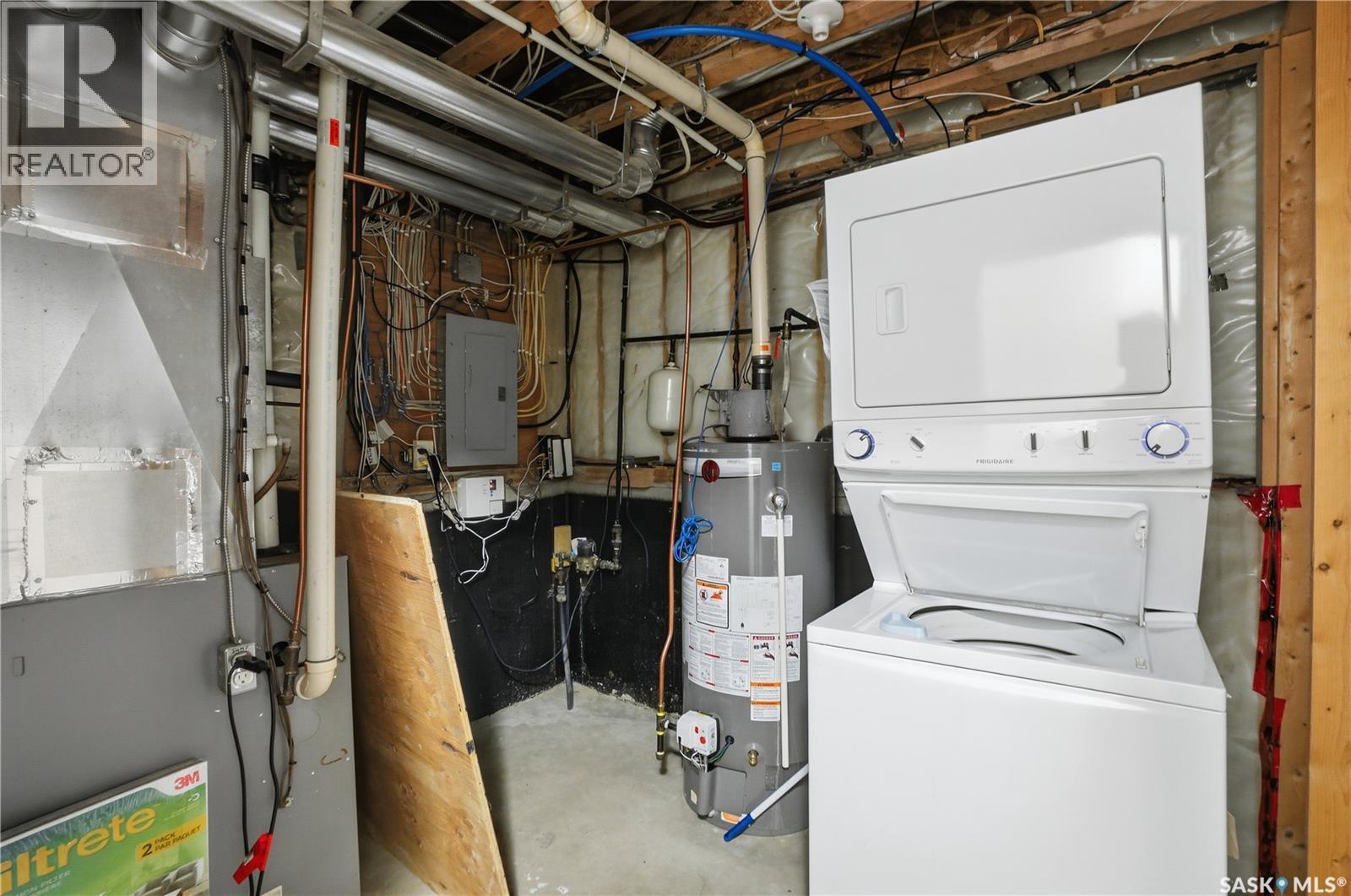 339 West Hampton Boulevard, Saskatoon, SK - Indoor Photo Showing Laundry Room